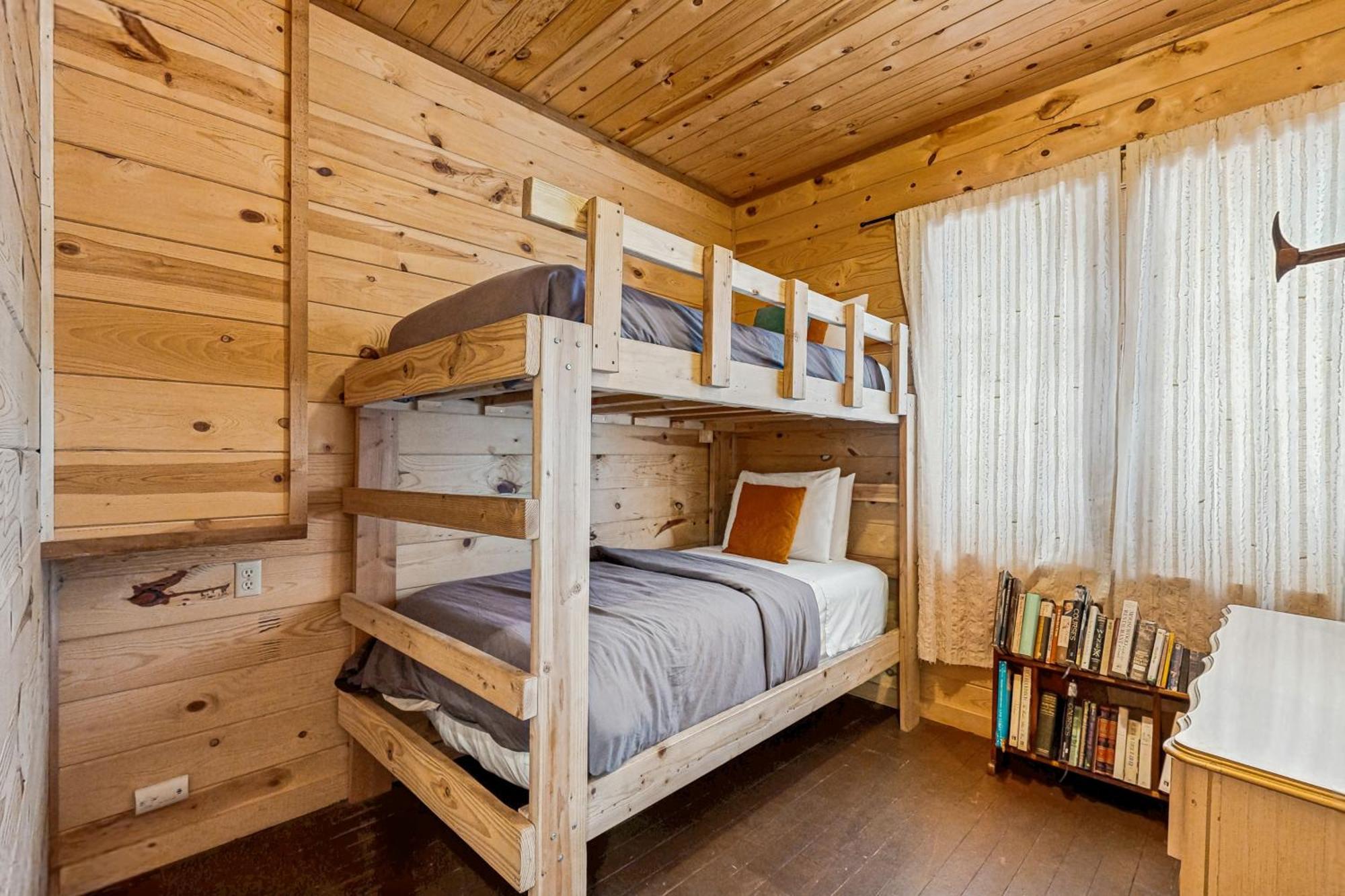 Flying Stag: Main Lodge Government Camp Esterno foto
